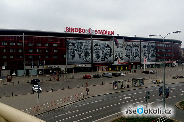 Obchodní centrum Eden se nachází vedle stadionu Slavie.